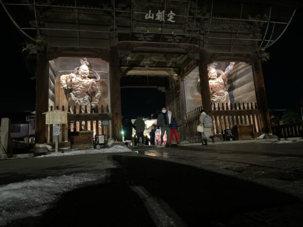 Zenkoji's entrance gate during Zenkoji Lantern Festival